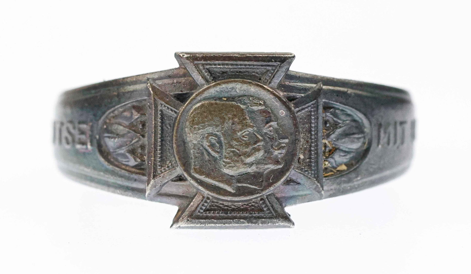 KAISER WILHELM II AND FRANZ JOSEF COMMEMORATIVE RING: An Austro-German alliance ring, silver coated metal alloy construction. The face bears a Cross Pattee overlaid by right-facing profiles of Emperor Franz Joseph and Kaiser Wilhelm II, flanked by an