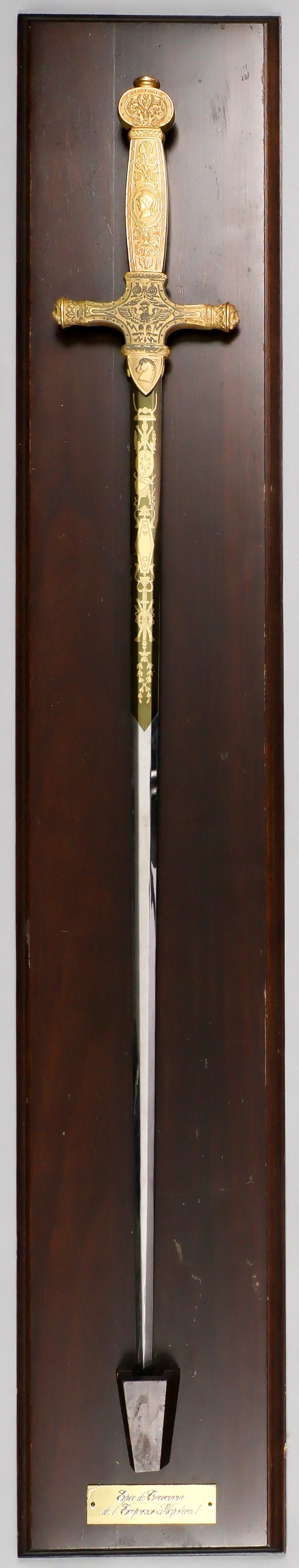 EMPEROR NAPOLEON I CORONATION SWORD (REPRODUCTION): Circa 1988 reproduction of the ceremonial Coronation Sword (Epee) of Napoleon I, 27.5 in blade, 33.5 in. overall, manufactured by Marto of Toledo, Spain, for the Franklin Mint, commissioned by the Int