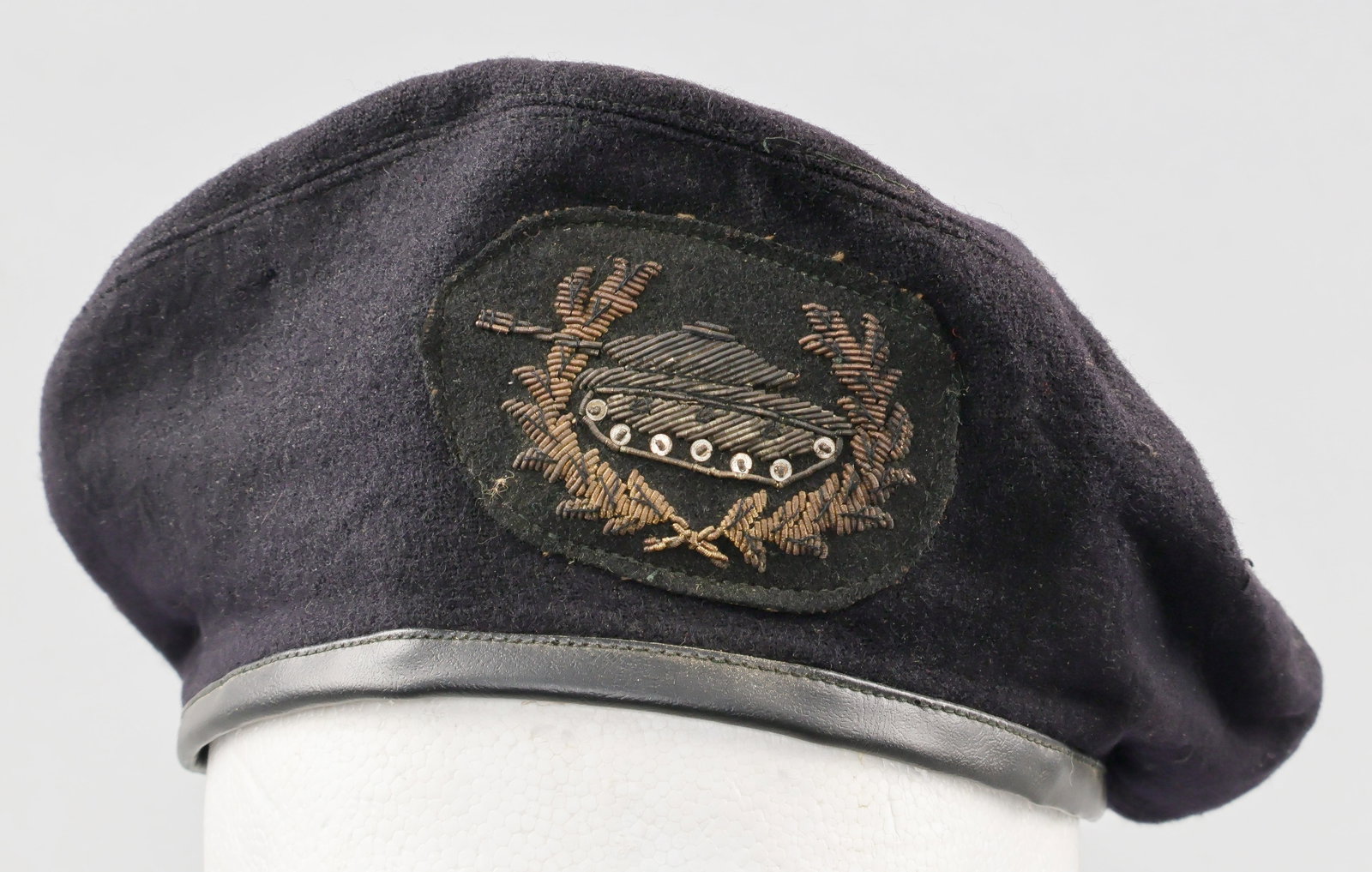 A.R.V.N. TANK OFFICER'S BERET (1 of 7)