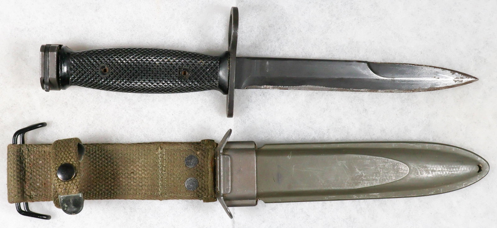 VIETNAM WAR M7 BAYONET: Knife, an M7 bayonet, 6.5 in. blade, 12 in. overall, with receiver to attach to an M16. Marked on the guard ‘US M7MILPAR’. Handle is missing two screws, blade exhibits grinding, overall go