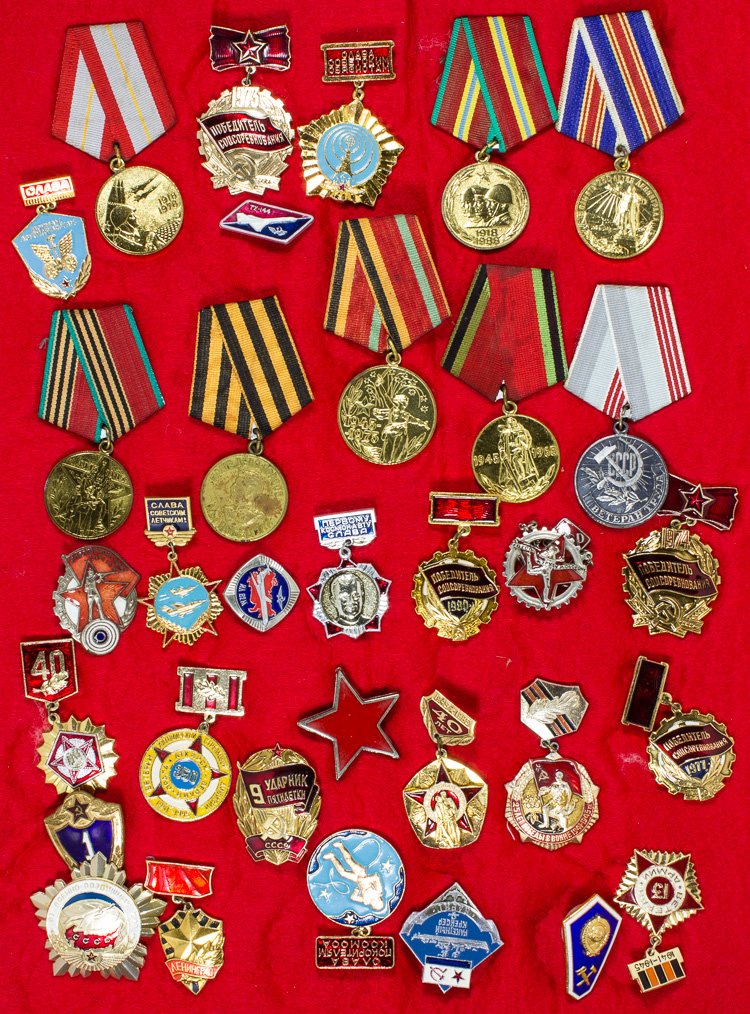 RUSSIAN MILITARY AND GOVERNMENT BADGES: RUSSIAN MILITARY AND GOVERNMENT BADGES Group of about 35 Russian military and governmental commemorative pins many made of gilt plastic some with ribbons of varying age and condition.