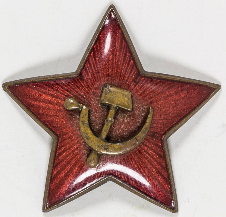 EARLY WORLD WAR II SOVIET HAT BADGE (1 of 2)