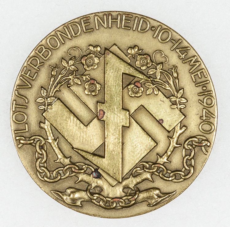 DUTCH N.S.B. MEDAL: DUTCH N.S.B. MEDAL Fine authentic example of the die-struck bronze Dutch N.S.B. Medal created by Anton Mussert to be given to members of the N.S.B. who had been interned by the Dutch authorities prior