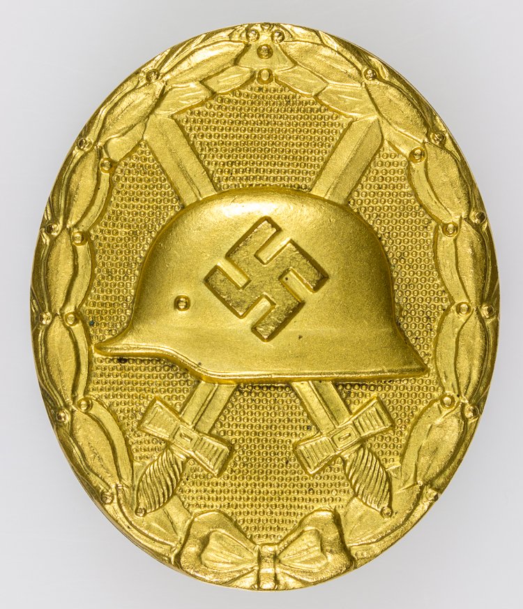 WOUND BADGE IN GOLD: WOUND BADGE IN GOLD German Wound badge in Gold, marked "30" on verso, bears the proper squared catch and hinge, in as-new condition.