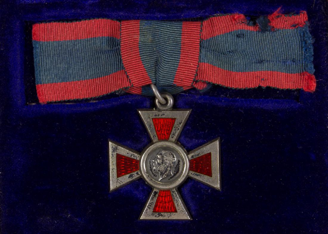ROYAL RED CROSS MEDAL, GEORGE V, 2ND CL.: ROYAL RED CROSS MEDAL, GEORGE V, 2ND CL. Royal Red Cross Medal, 2nd Class, features profile of King George V. Ribbon defective, some tarnish, in fitted Garrard case.
