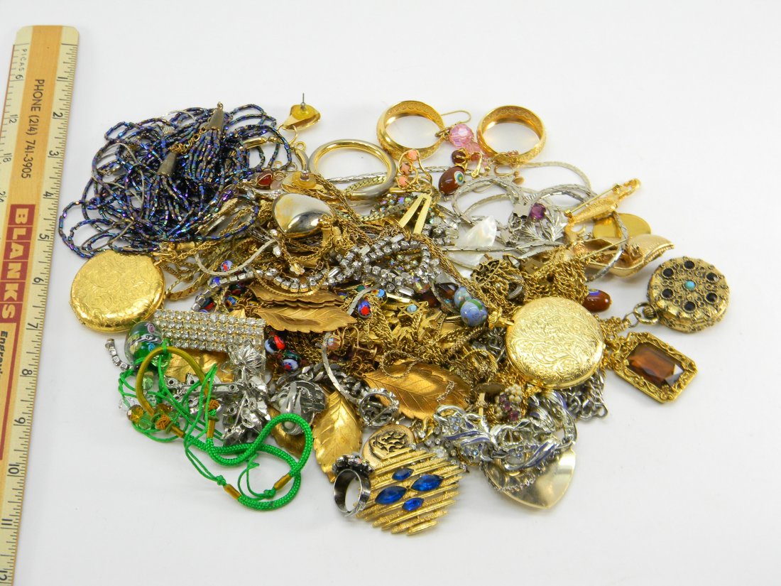 Lot of Costume Jewelry: Lot of Costume Jewelry includes pendants, necklaces, bracelets, lockets and earrings.