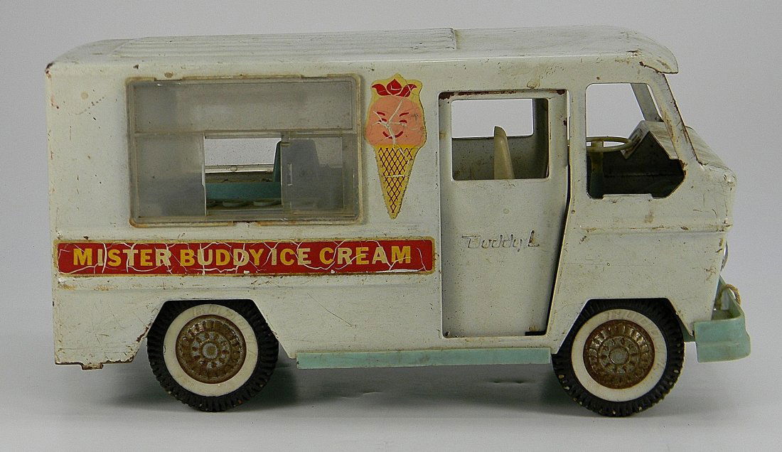 Buddy L Ice Cream Truck: Buddy L Ice Cream Truck. Approx. 11'' L by 5.75'' H. Used condition. Crack on bottom.