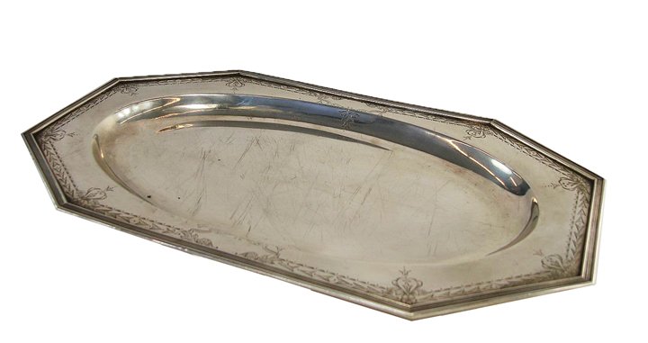 Sterling Silver Tray Theodore B Starr New York: Sterling silver tray made by Theodore B. Starr Inc. New York City, Queen Anne design pattern. The tray weights approximately 18.4 oz t. Length: 14 Inches (35.5 cm) Width : 8 3/8 Inches (21.2 cm)