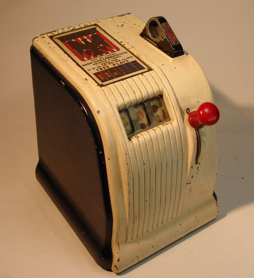 Slot Machine Trade Stimulator American Eagle 5 Cent: 5 cent American Eagle trade stimulator with key. Circa 1940 countertop slot machine that would pay off in tokens. From the Stockbrige , Mass estate of the Senator Jack Fitzpatrick,owner of the famous 
