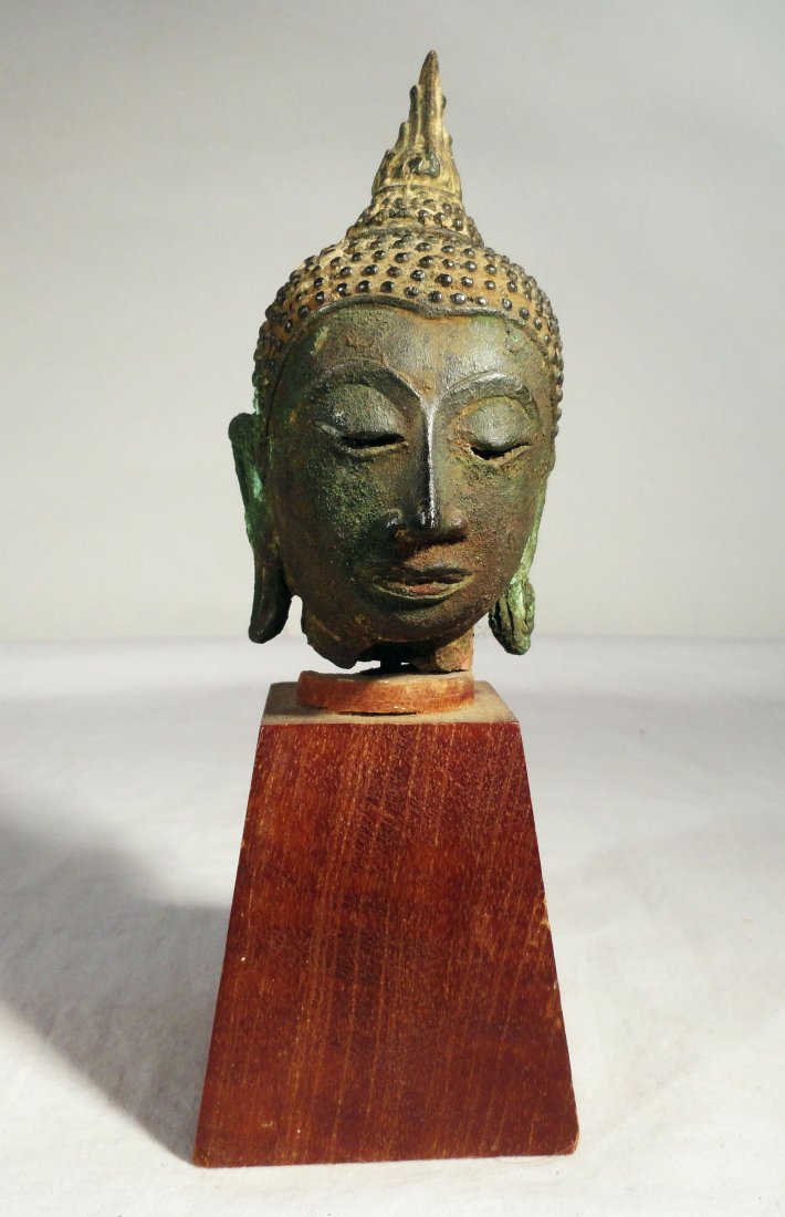 South East Asian Thai Buddha Head Fine Bronze: Finely cast bronze Buddha head with serene and strong presense, having undercut eyes,topped with flaming finial. Possibly an early 15th/16th century example now mounted on a 20th century wooden base. 