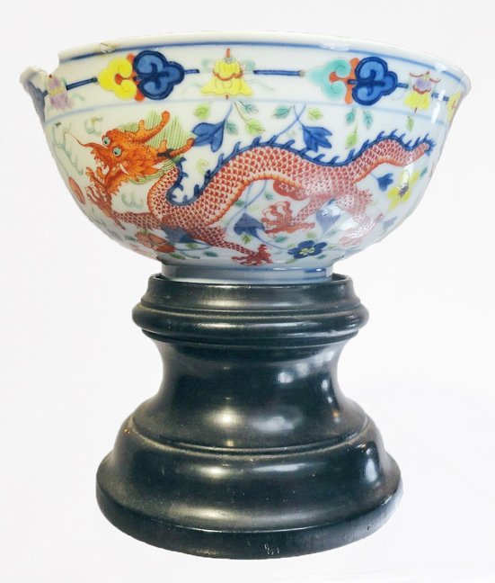 Chinese Guanxu Mark and Period Dragon and Phoenix Bowl: Very finely painted antique Chinese porcelain bowl featuring two dragons chasing flaming pearls and two phoenixes done in a wucai enamel style with underglaze blue decoration. The border of the bowl f
