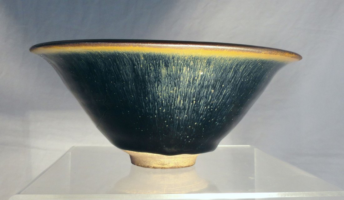 Large Song Tenmoku Hare's Fur Glaze Jian Ware Bowl: Fine large black glazed Song dynasty Tenmoku hare's fur glazed Jian ware bowl, the bowl has thick black glazing with some brown hare's fur streaking along the rim. The rich black glaze ends in a fine 