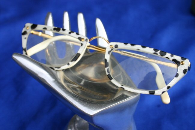 Vintage Krizia Handmade Leopard Frames, Made in Italy: Glasses have RX Will need new lenses. Measures 5.25 outside at Temple.