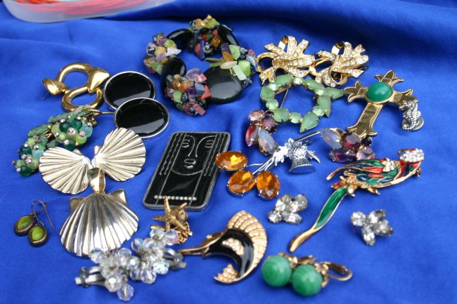 Vintage Costume Lot of 20: Kenneth J. Lane, Swarovski,Ciner, Givre' glass,etc.