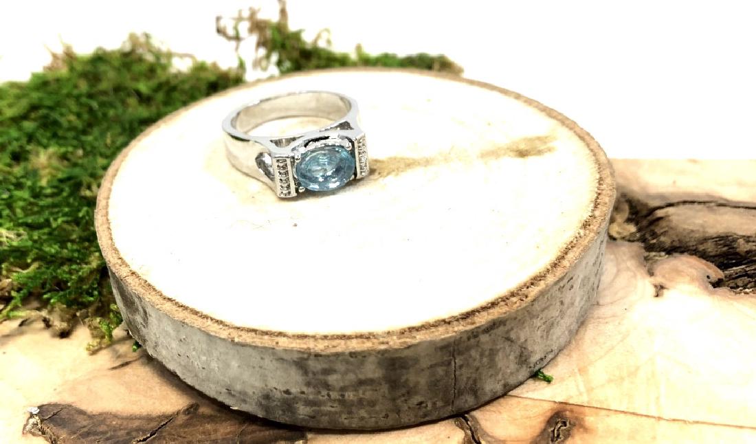 CLASSIC 1CT OVAL SKY BLUE TOPAZ ESTATE RING (1 of 1)