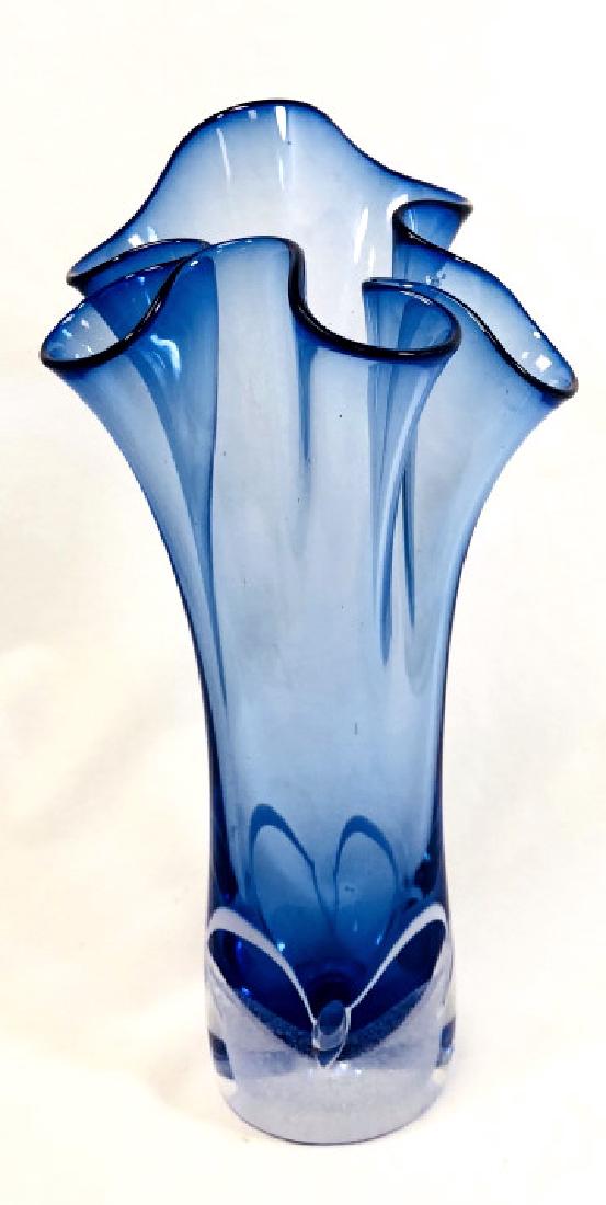 STUNNING SIGNED MURANO LIGHT BLUE GALLERY VASE (1 of 1)