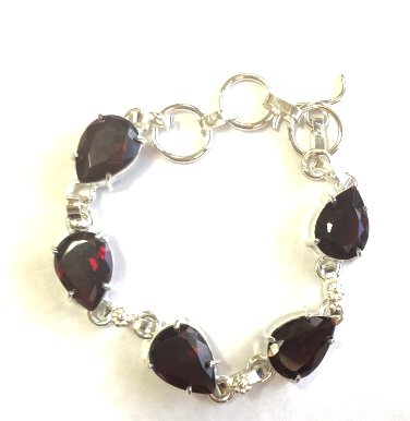 EXQUISITE 25CT GARNET PEAR CUT GEMSTONE BRACELET (1 of 1)