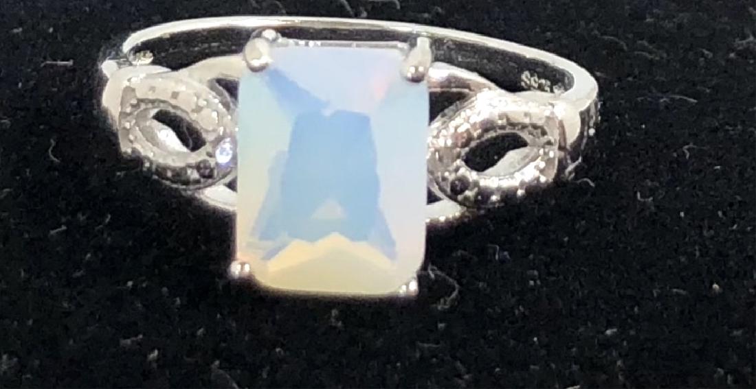 BEAUTIFUL BAGUETTE 3CT FIRE OPAL SOLITAIRE RING (1 of 1)