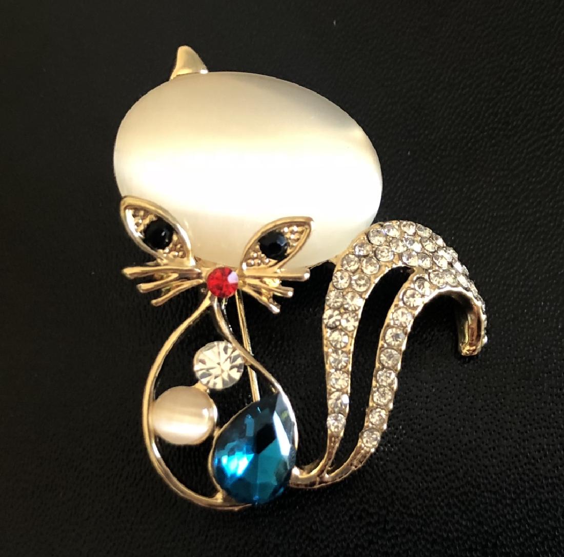 VINTAGE CRYSTAL ACCENT KITTY CAT MOONSTONE BROOCH (1 of 1)