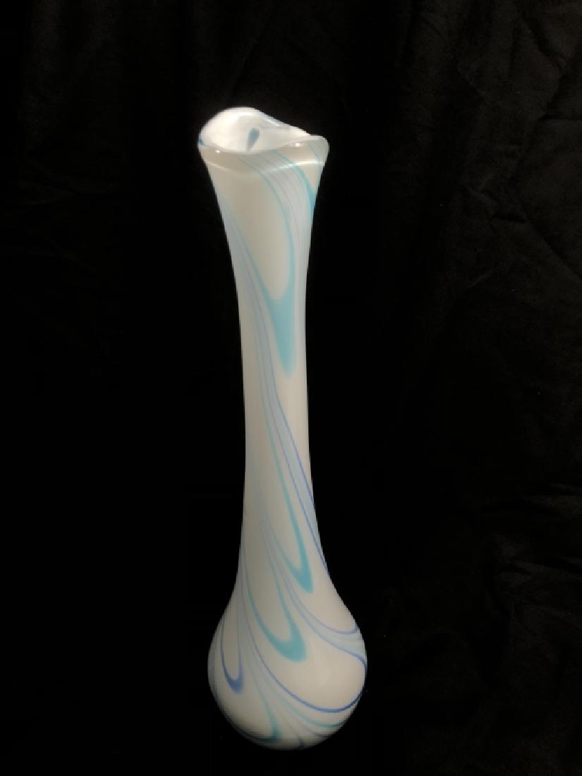PRETTY PEARL,BLUE,TEAL SWIRL MURANO GLASS BUD VASE (1 of 1)