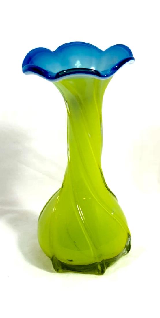 VINTAGE GREEN TO BLUE MID CENTURY MODERN GLASS VASE (1 of 1)