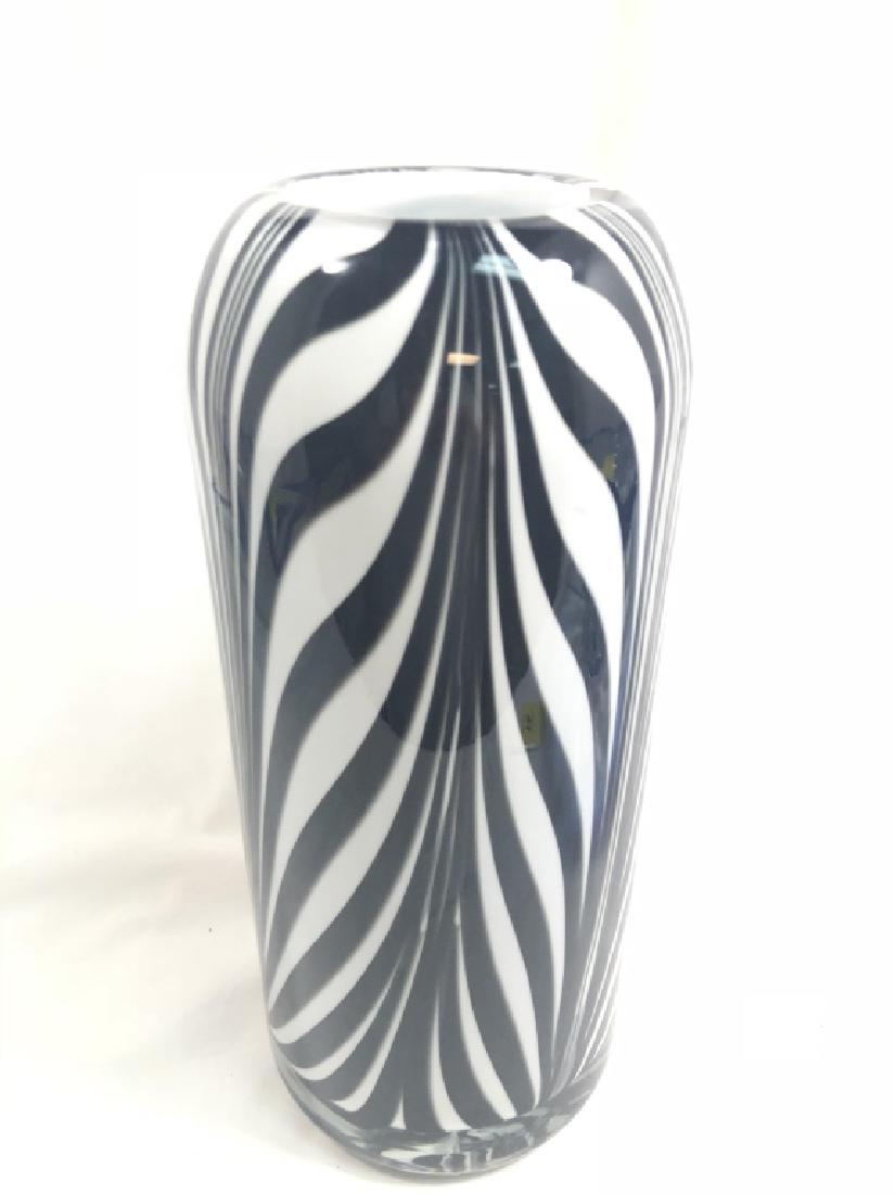 OUTSTANDING PULLED BLACK LINES MURANO PEARL VASE (1 of 1)
