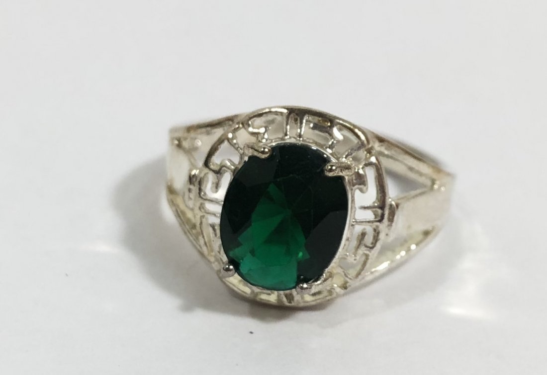 MAGICAL 2CT OVAL FACETED EMERALD QUARTZ GEM RING (1 of 1)