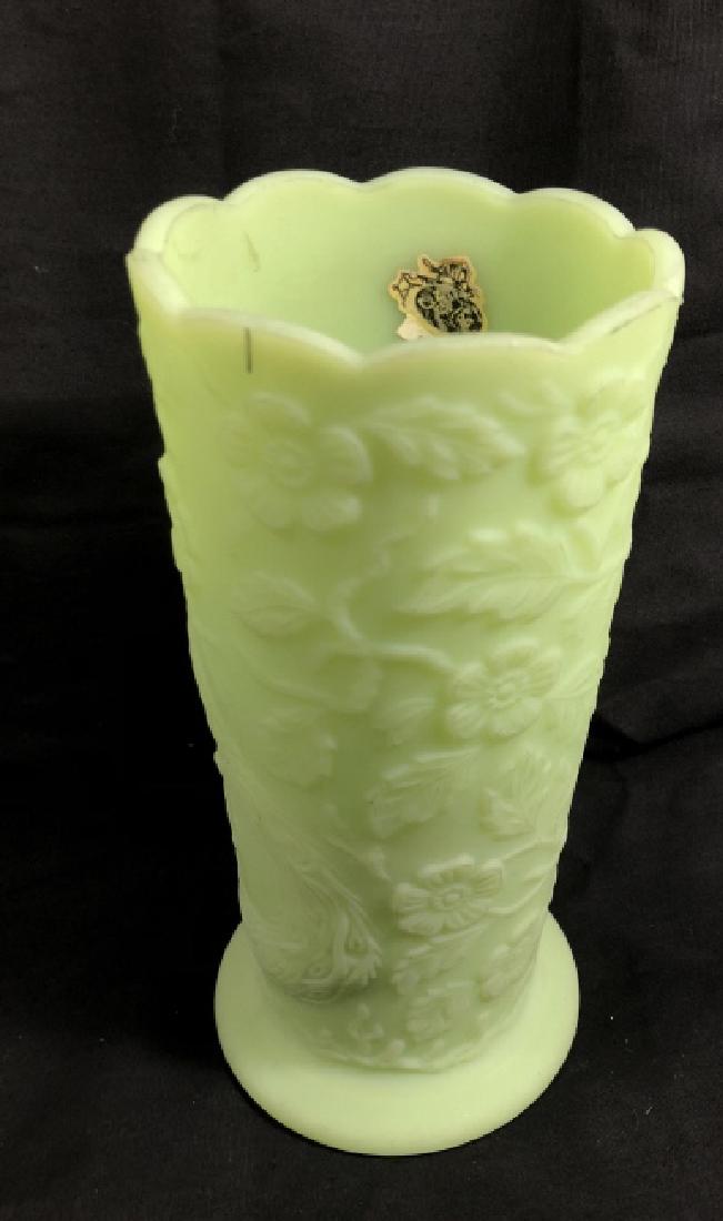 LOVELY VINTAGE FENTON GREEN CUSTARD GLASS VASE (1 of 1)