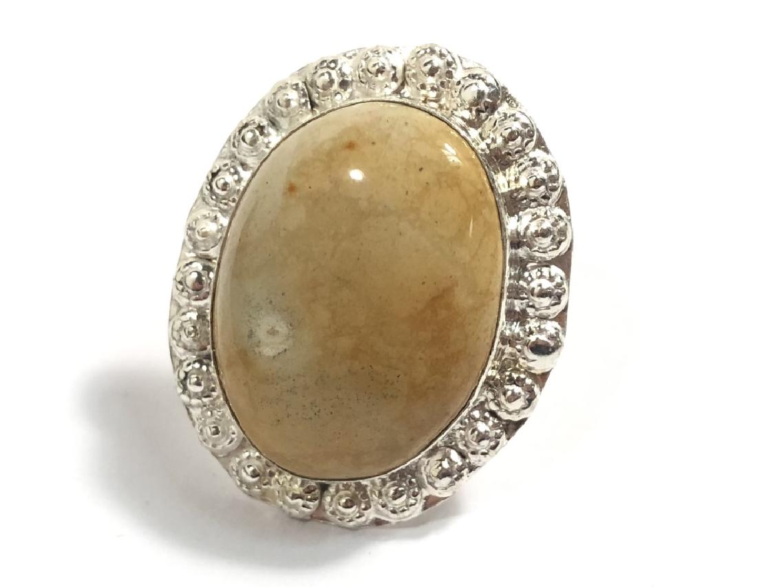 UNIQUE 25CT SMOOTH POLISHED JASPER GEMSTONE RING (1 of 1)