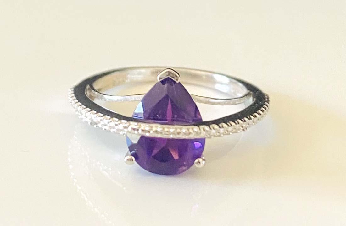 BRILLIANT AMETHYST PEAR CUT SOLITAIRE RING: STERLING SILVER SIZE 7.5