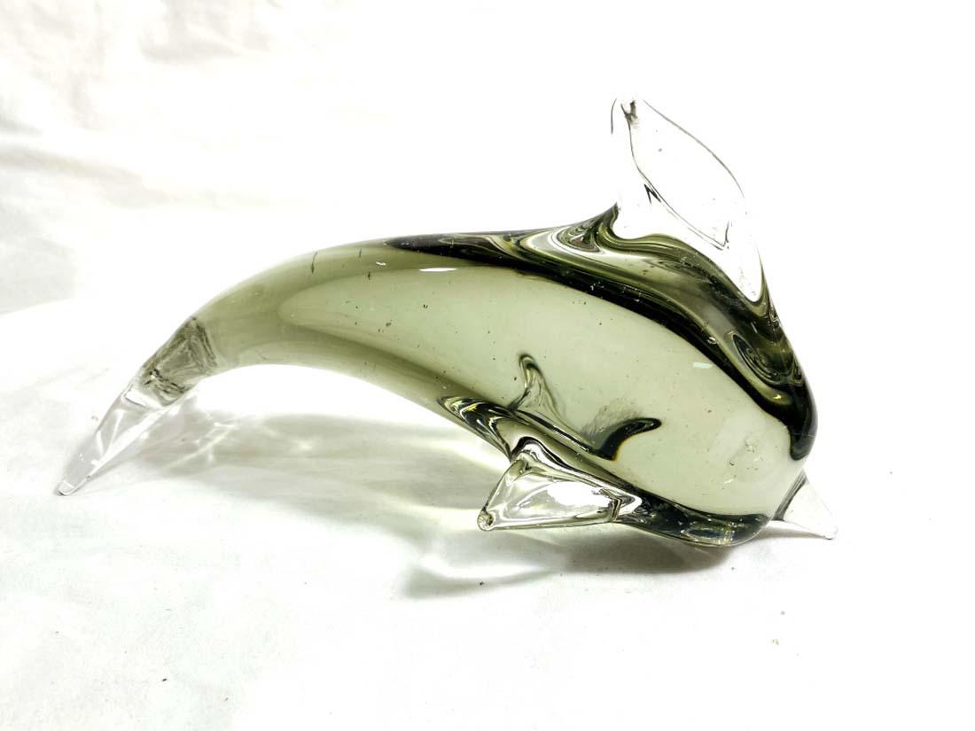 BEAUTIFUL GREY TO CLEAR ART GLASS DOLPHIN SCULPTURE: 10"L MINT CONDITION
