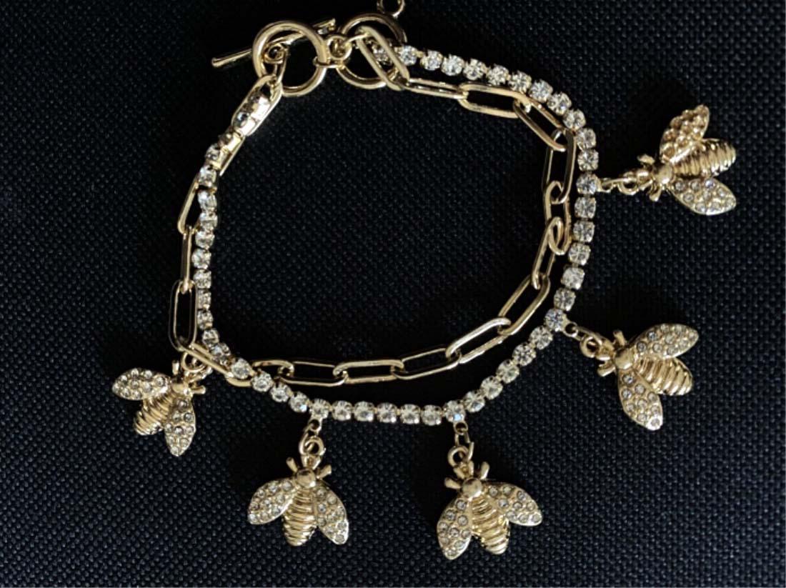 PRETTY CRYSTAL ACCENT BEE CHARM DOUBLE BRACELET: 6-7"/GOLD TONE