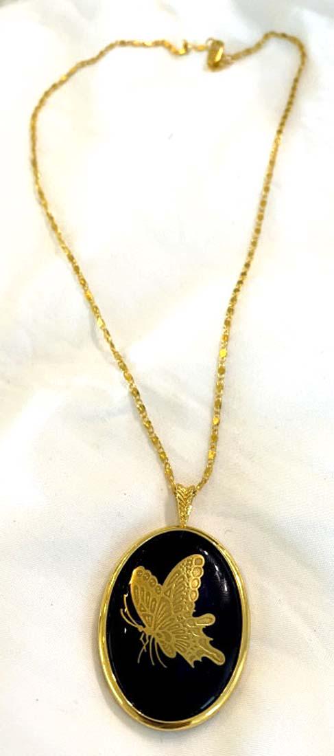 PRETTY GOLD INLAY BUTTERFLY PENDANT NECKLACE: 18K GOLD PLATE/DANBURY MINT