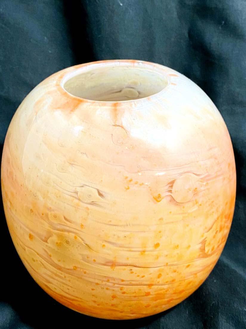 LOVELY VINTAGE SHADED ORANGE SMALL ART GLASS VASE (1 of 1)