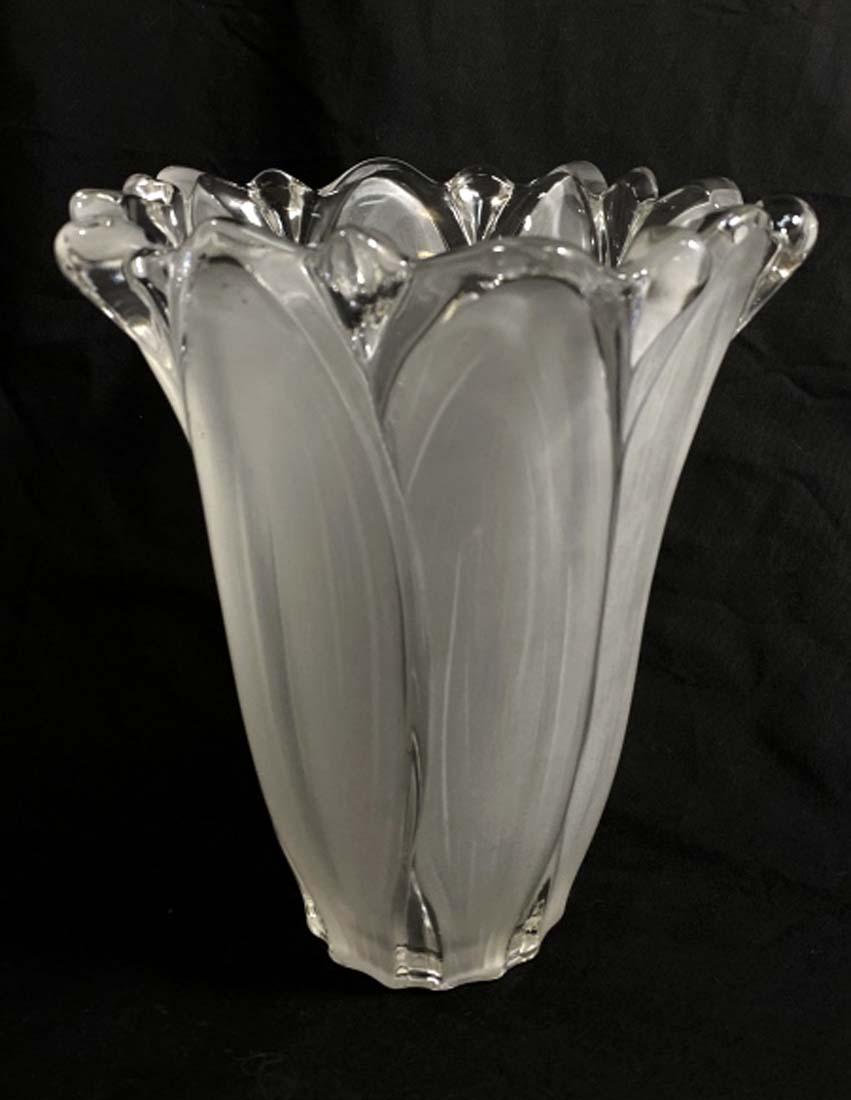 PRISTINE MID CENTURY FLOWER PETAL CRYSTAL VASE (1 of 1)