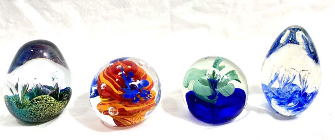 LOT OF 4 BUBBLE ART GLASS 3D PAPERWEIGHTS (1 of 1)