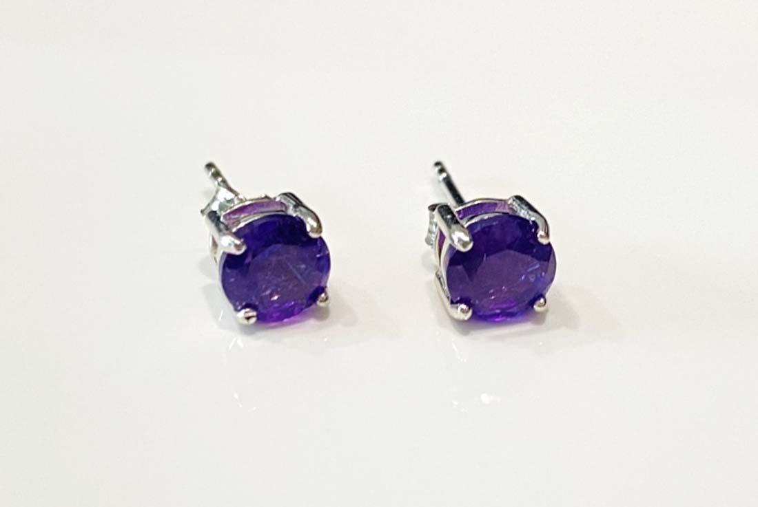 DAZZLING 1CT ROUND SET LAVENDAR AMETHYST EARRINGS (1 of 1)