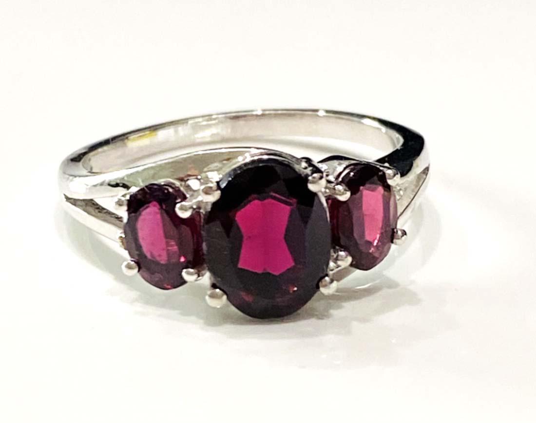 GORGEOUS TRIPLE OVAL SET 2CT GARNET STERLING RING (1 of 1)