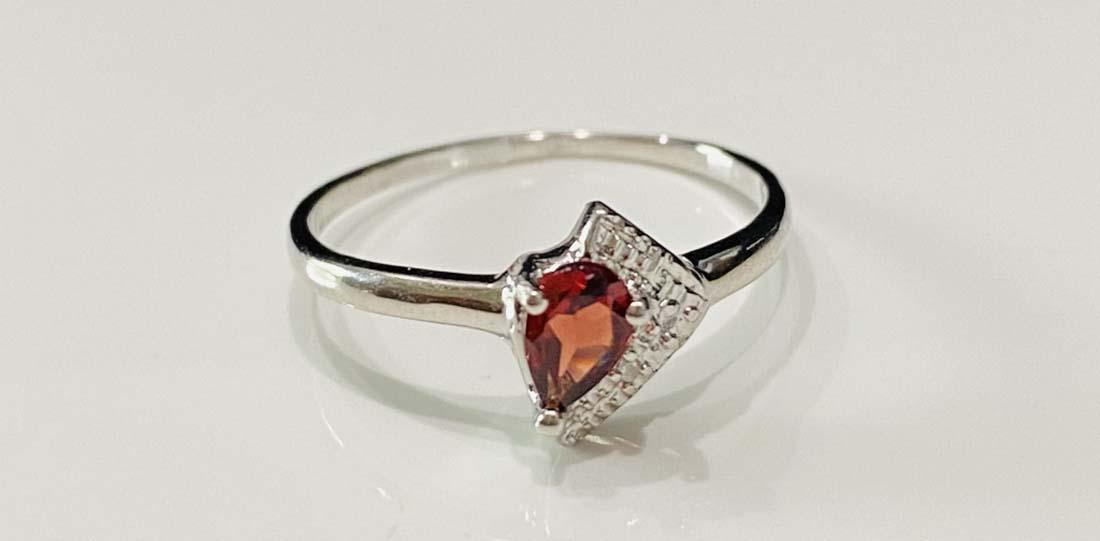 DAINTY .25CT OVAL GARNET DECO STYLE RING (1 of 1)