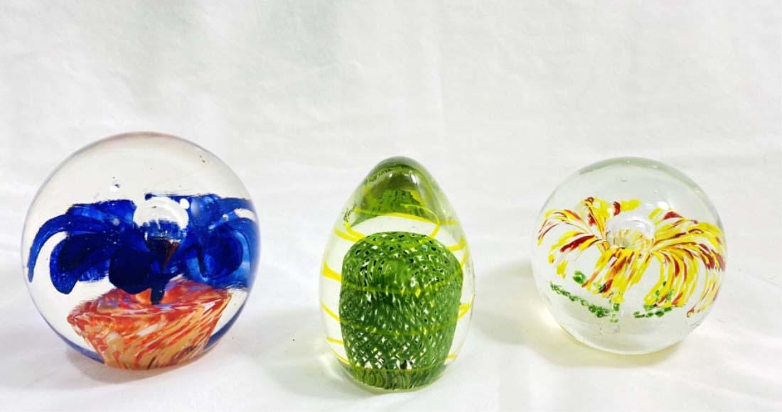 LOT OF 3 HAND BLOWN ART GLASS 3D PAPERWEIGHTS (1 of 1)