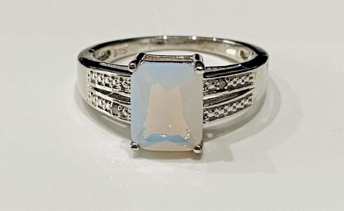 EXCELLENT 3CT FIRE OPAL BAGUETTE CUT STERLING RING (1 of 1)