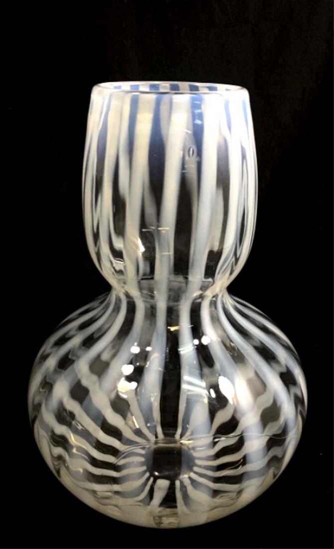 SUPERB MURANO IRIDISCENT WHITE LINES GALLERY VASE (1 of 1)