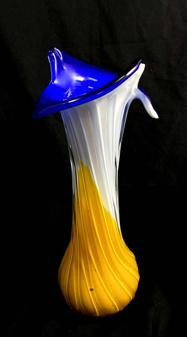 VINTAGE BLUE/WHITE/YELLOW CALA LILY ART GLASS VASE (1 of 1)