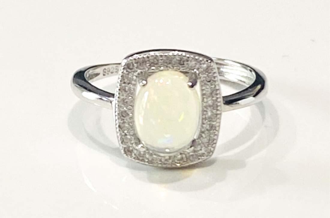 PRETTY 1CT OVAL FIRE OPAL STERLING ESTATE RING (1 of 1)