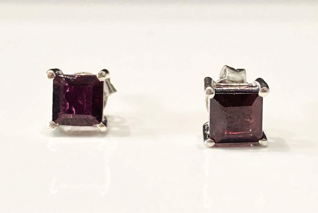 LADIES GARNET PRINCESS CUT SOLITAIRE 1CT EARRINGS (1 of 1)