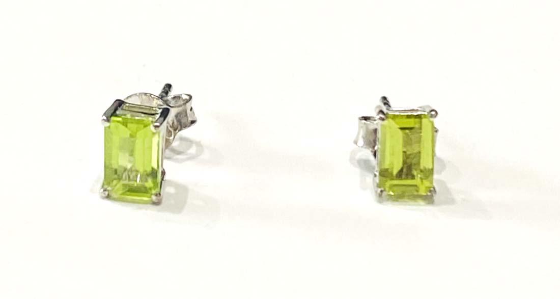 LOVELY 1CT PERIDOT GEMSTONE SOLITAIRE EARRINGS (1 of 1)