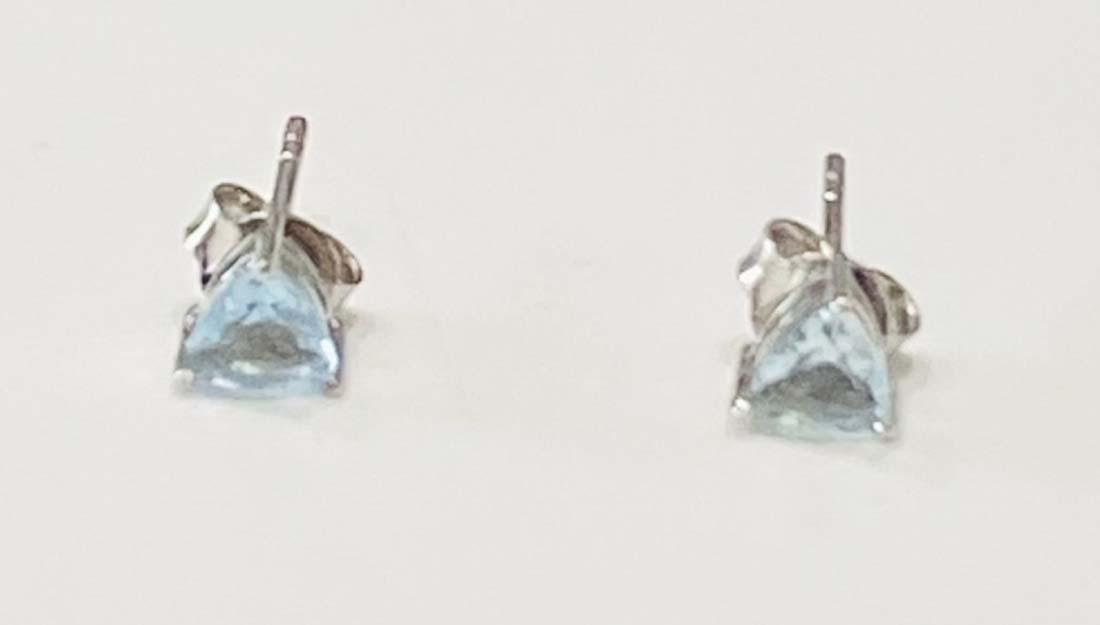 FANTASTIC SKY BLUE TOPAZ 1CT STERLING EARRINGS (1 of 1)