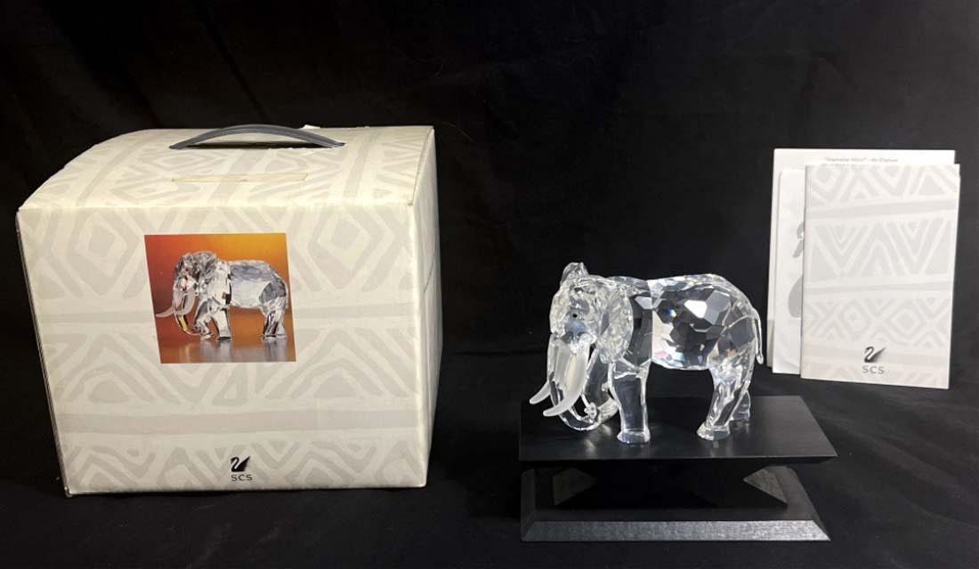 SWARVOSKI CRYSTAL ELEPHANT 1993 LMT. ED. WITH STAND (1 of 2)