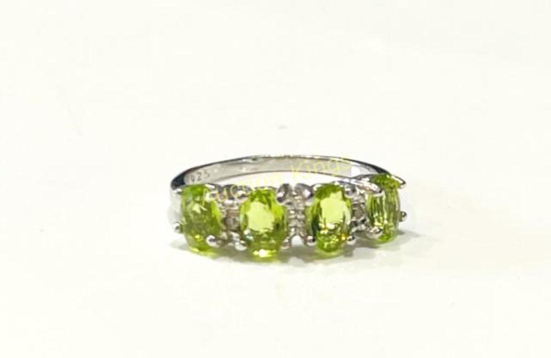 PRECIOUS 2CT PERIDOT GEMSTONE OVAL ROW STERLING RING (1 of 1)