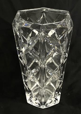 GORGEOUS VINTAGE DIAMOND PATTERN LEAD CRYSTAL VASE (1 of 1)